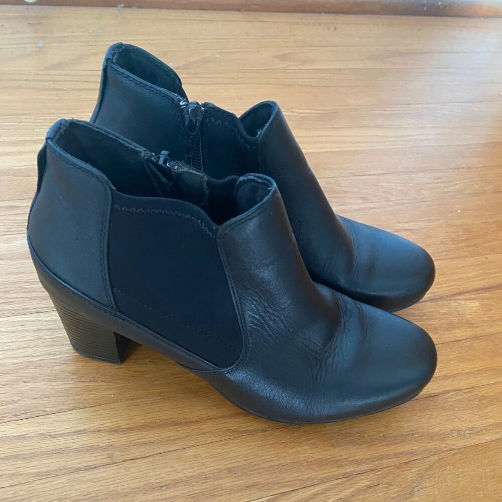 Clarks Booties Black Size 8 Leather